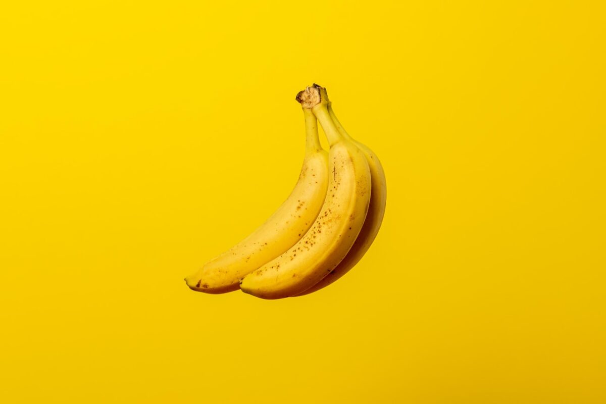 is-it-good-to-eat-a-banana-before-bed-3-points-whospilled